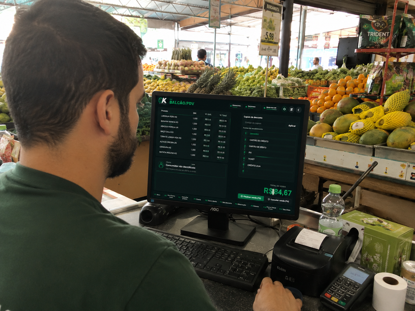 Hortifruti usando sistema de venda e controle